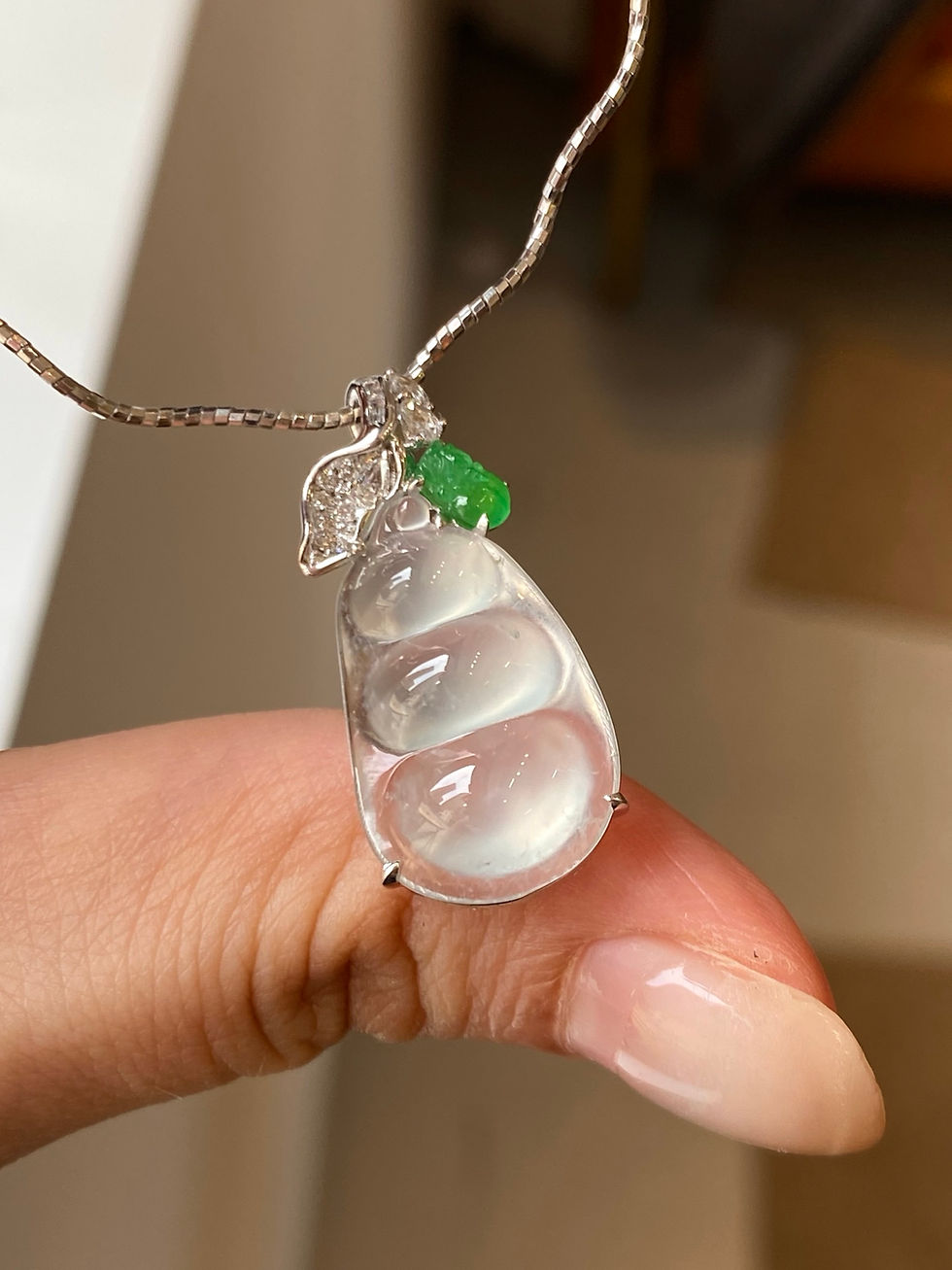 Hình thu nhỏ: Mặt dây chuyền Đậu phúc ngọc Jadeite A vàng 18K