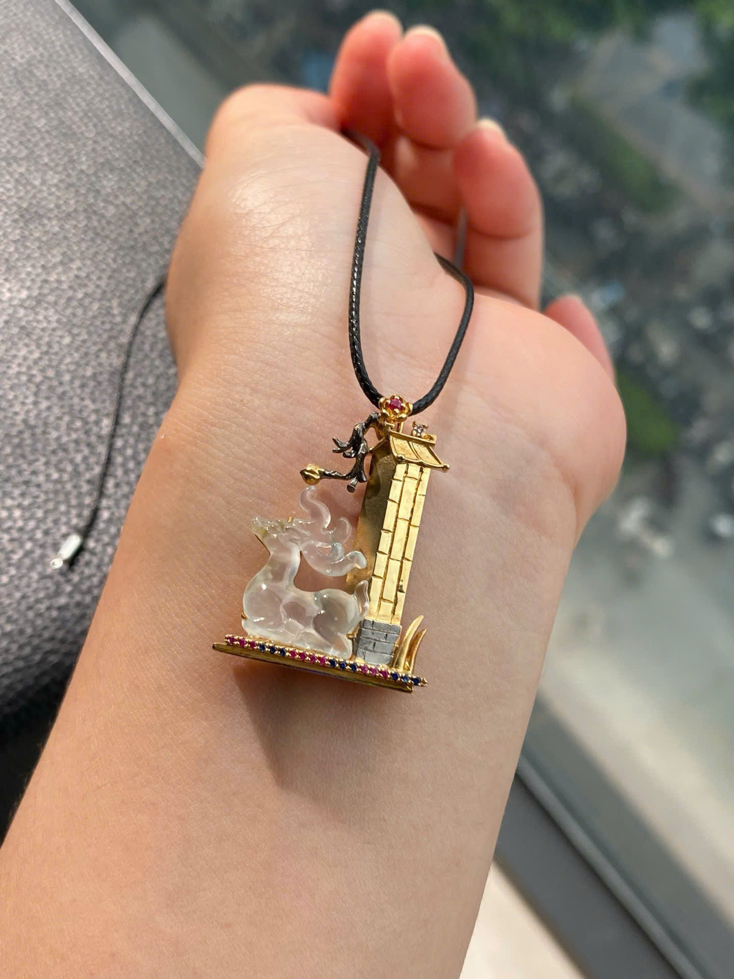 Mặt dây chuyền Hươu-Lộc vận song hành ngọc Jadeite A vàng 18K