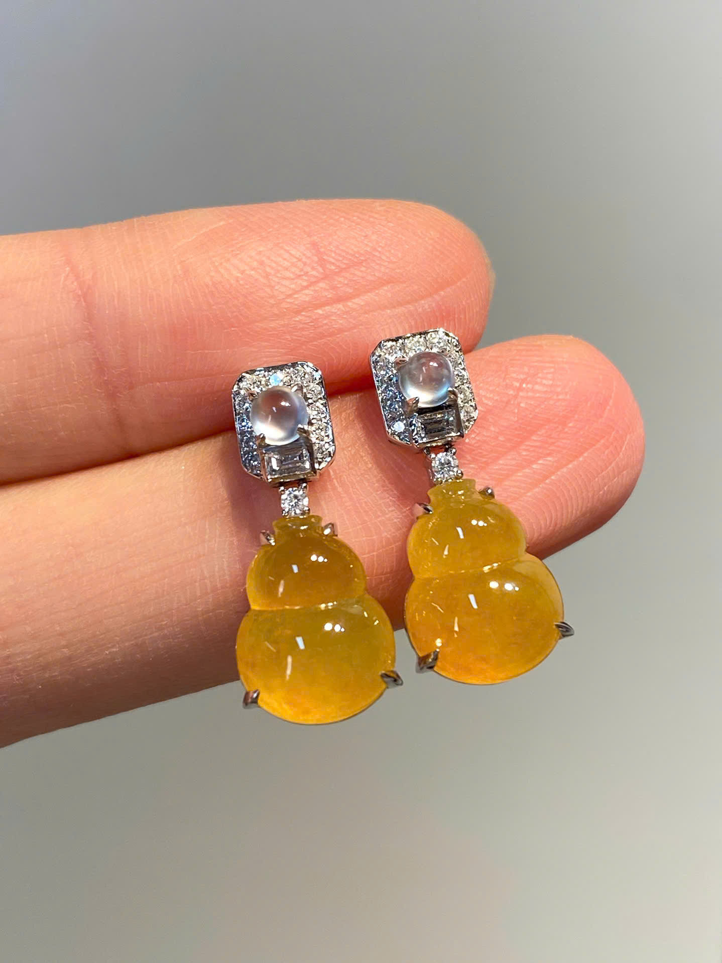 Bông tai Hồ lô ngọc Jadeite A vàng 18K