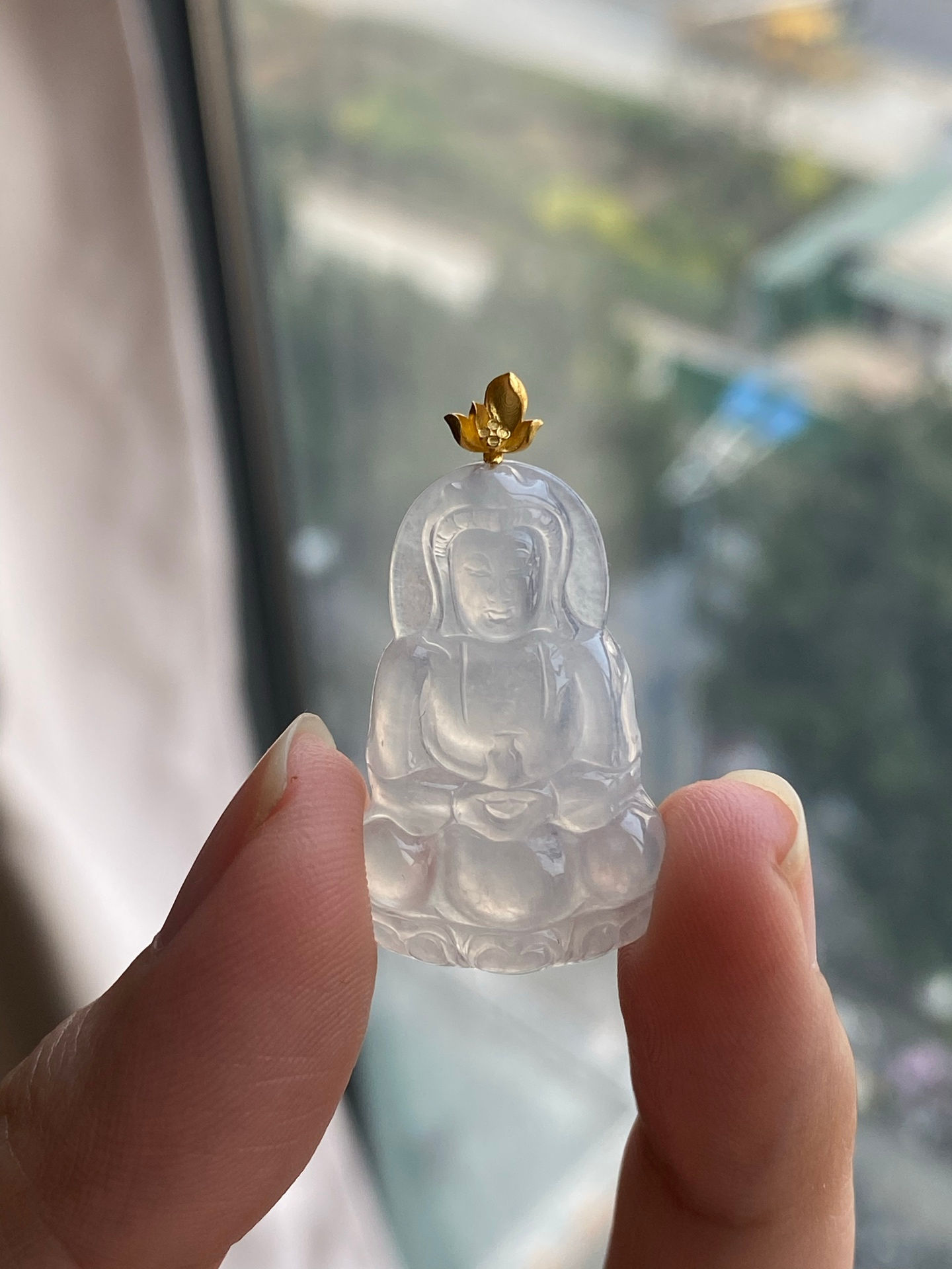 Mặt dây chuyền Quan Âm ngọc Jadeite A vàng 18K