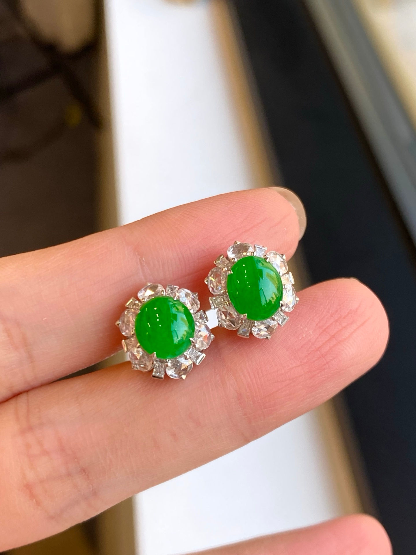 Bông tai Cabochon ngọc Jadeite A vàng 18K
