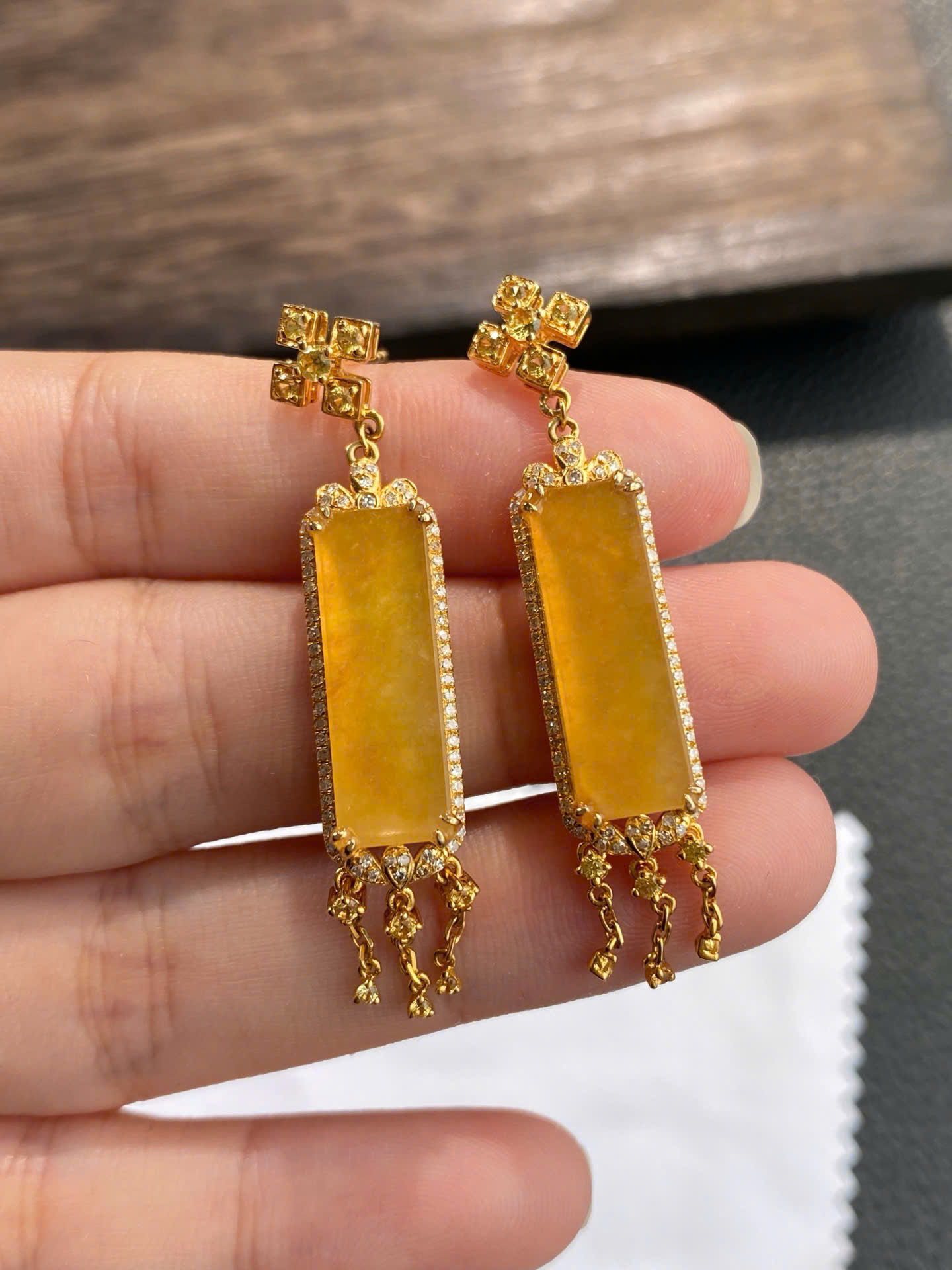 Bông tai Vô sự bài ngọc Jadeite A vàng 18K