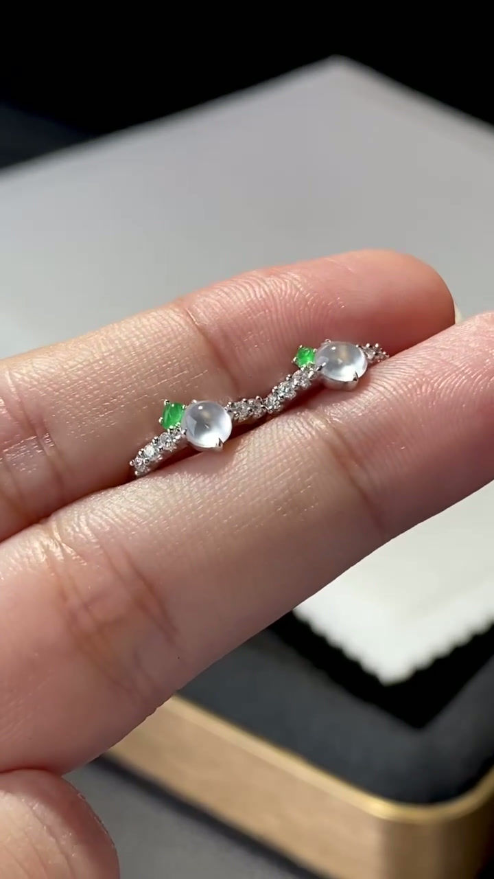 Hình thu nhỏ: Bông tai Cabochon ngọc Jadeite A vàng 18K