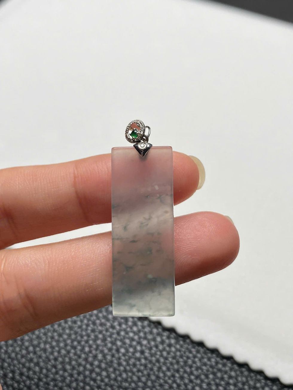 Hình thu nhỏ: Mặt dây chuyền Vô sự bài ngọc Jadeite A vàng 18K