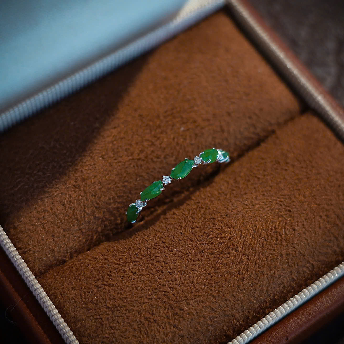 Nhẫn ngọc Jadeite A vàng 18K