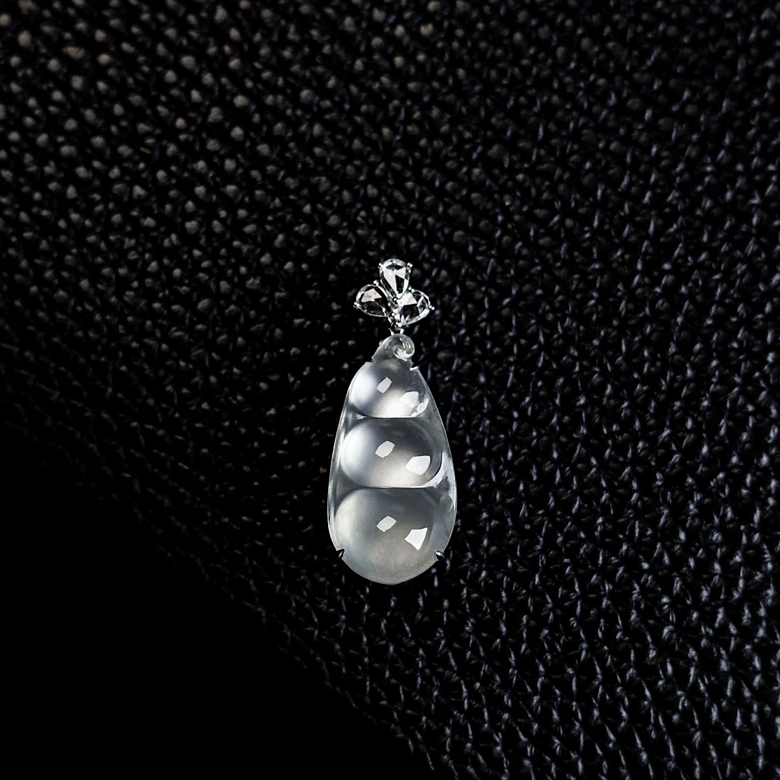 Mặt dây chuyền Phúc đậu ngọc Jadeite A vàng 18K