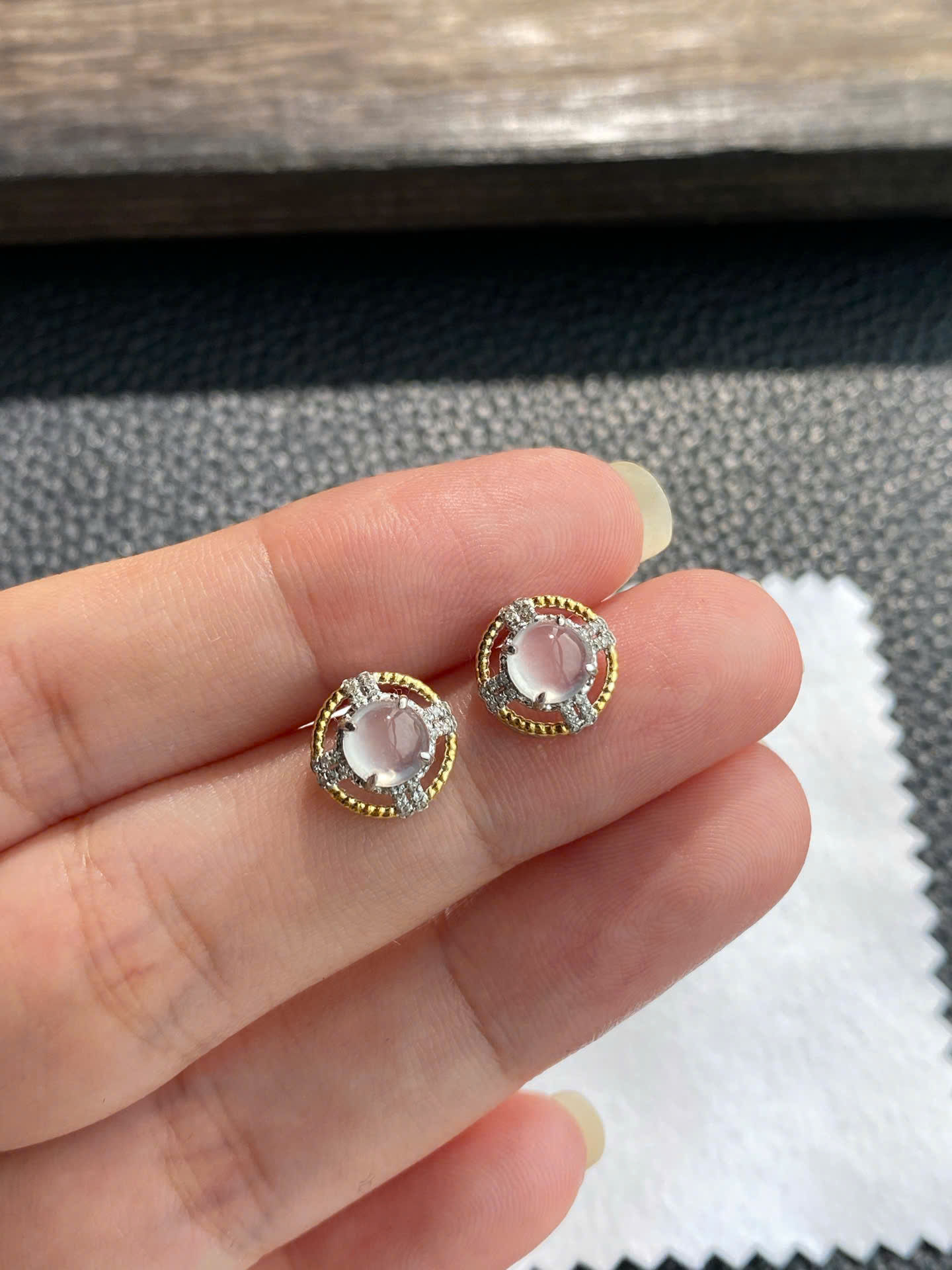 Bông tai Cabochon ngọc Jadeite A vàng 18K