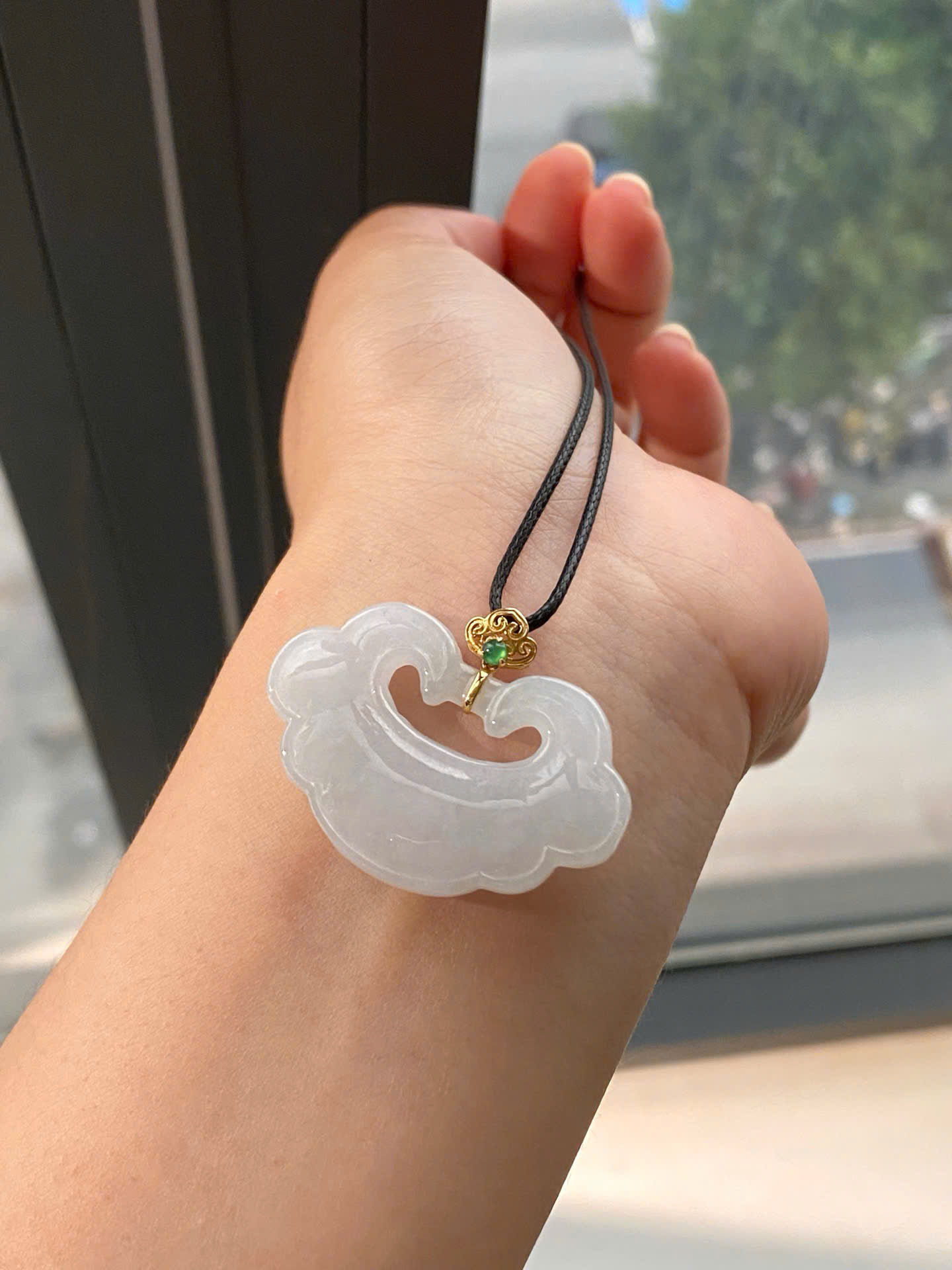 Mặt dây chuyền Khóa trường mệnh như ý ngọc Jadeite A vàng 18K