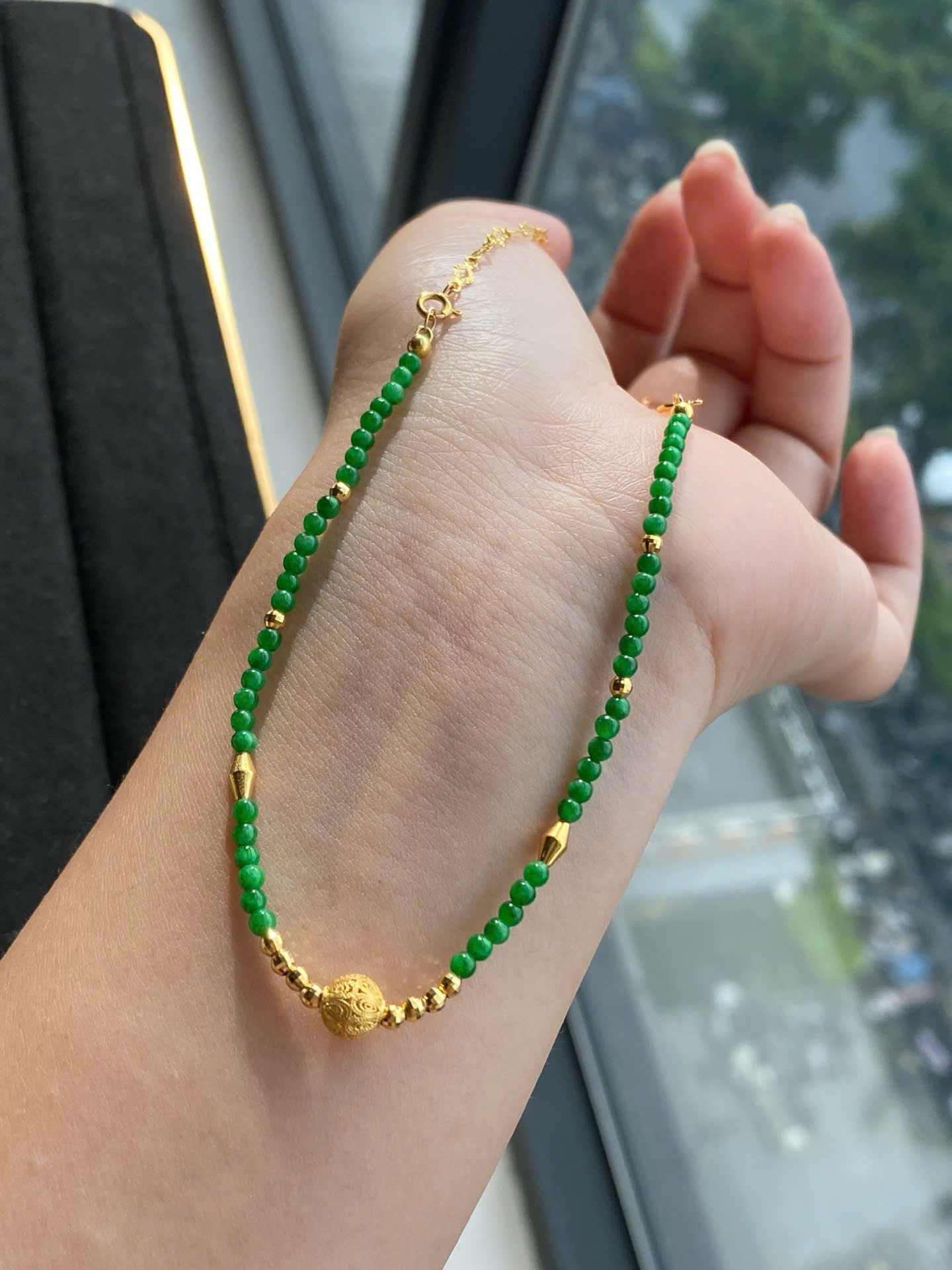 Chuỗi hạt ngọc Jadeite A vàng 18K