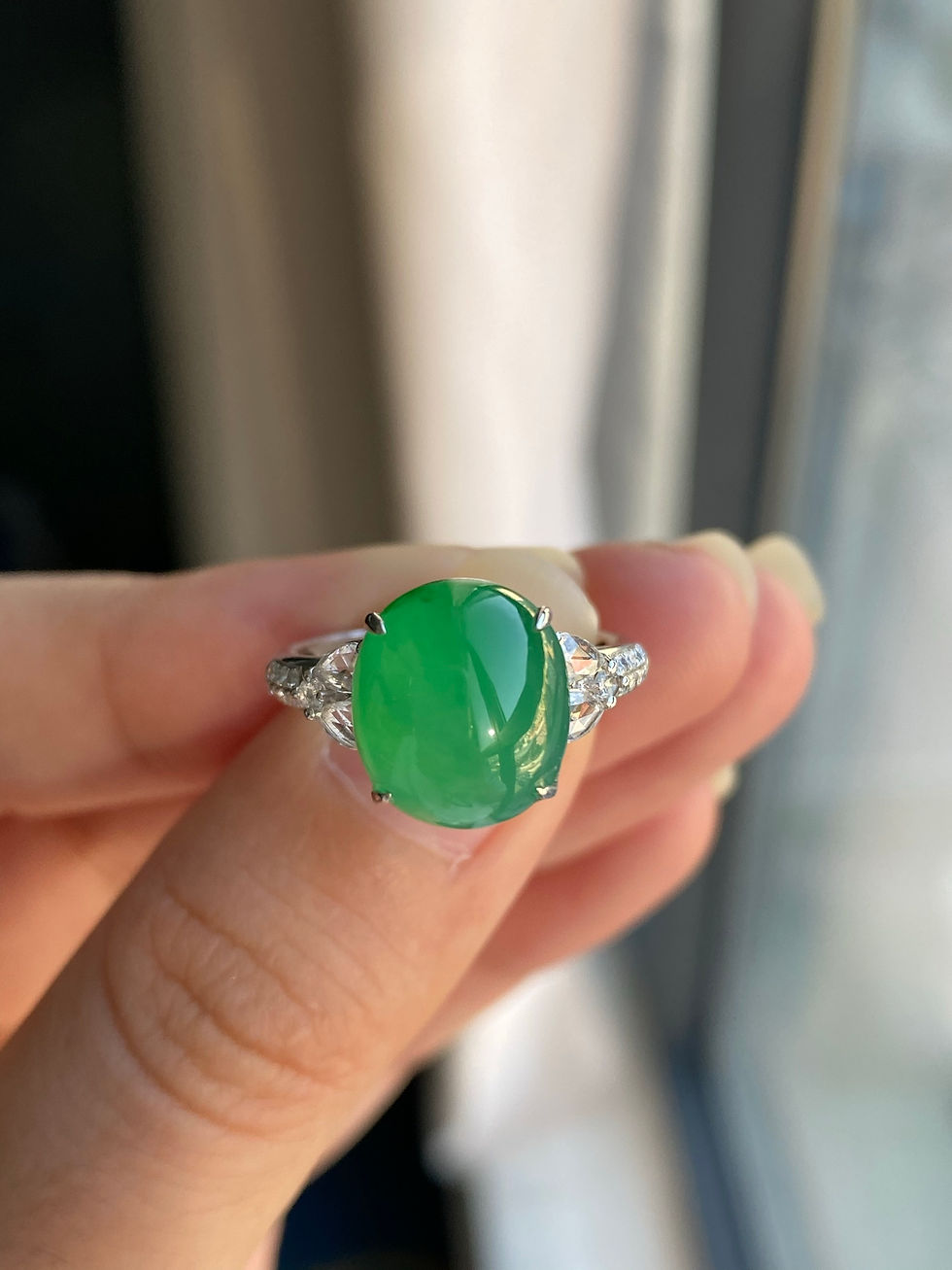 Hình thu nhỏ: Nhẫn Cabochon ngọc Jadeite A vàng 18K