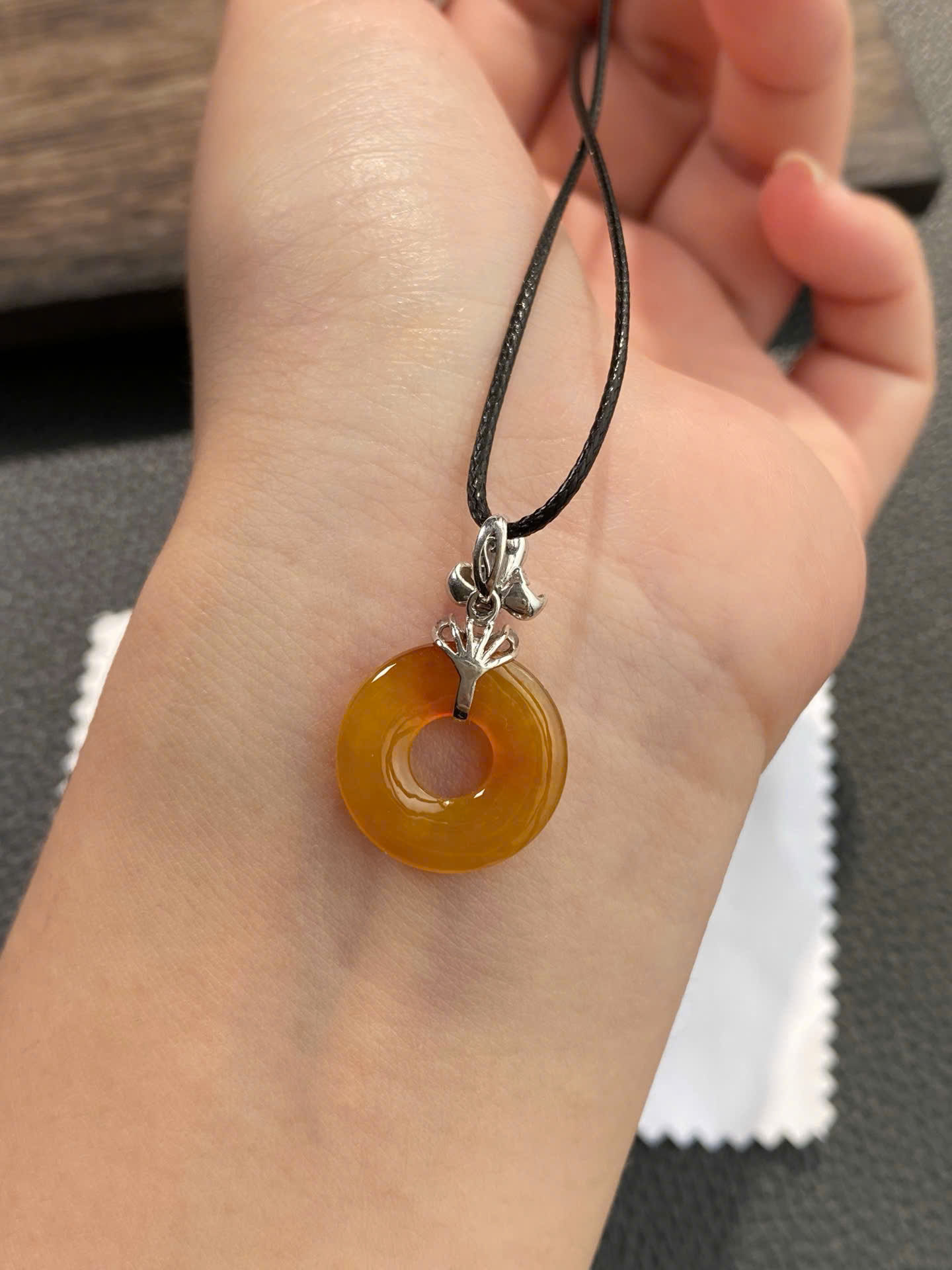 Mặt dây chuyền Đồng bình an ngọc Jadeite A vàng 18K