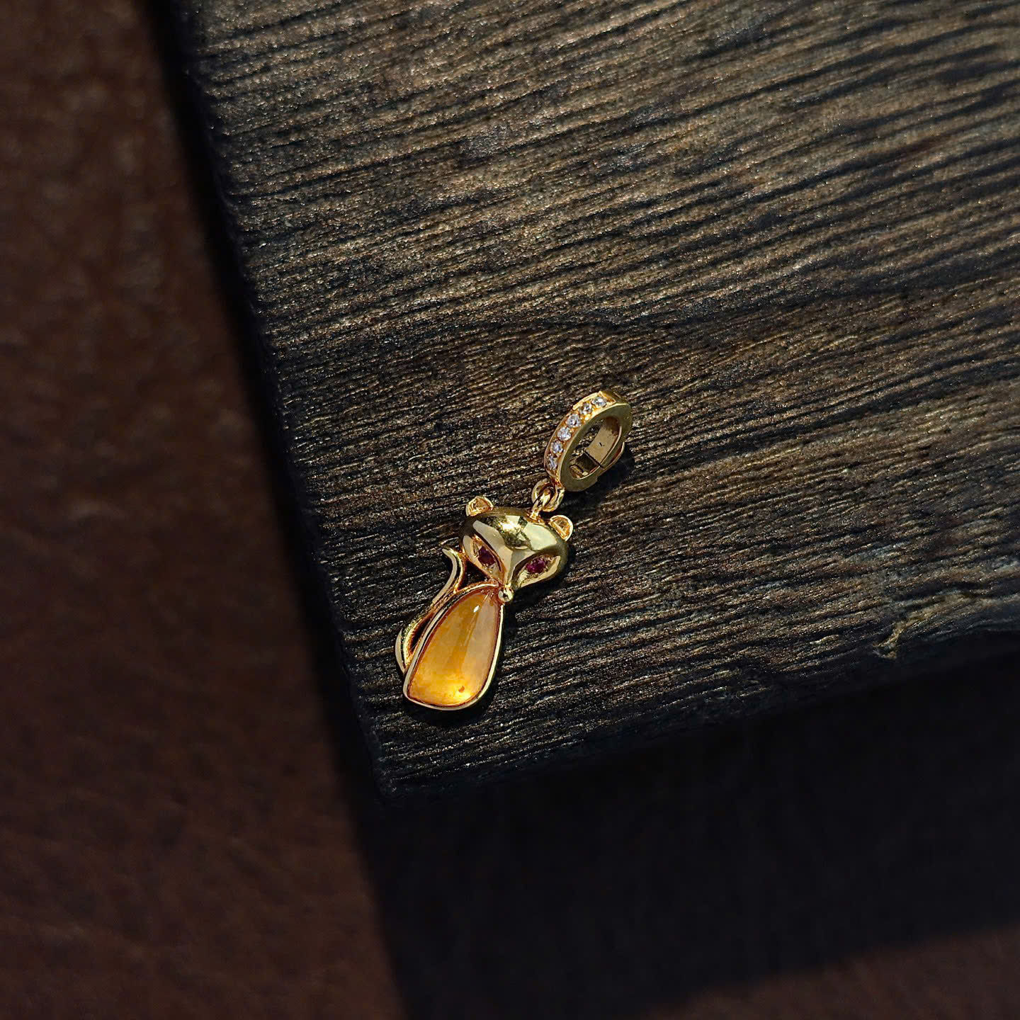 Mặt dây chuyền hồ ly ngọc Jadeite A vàng 18K