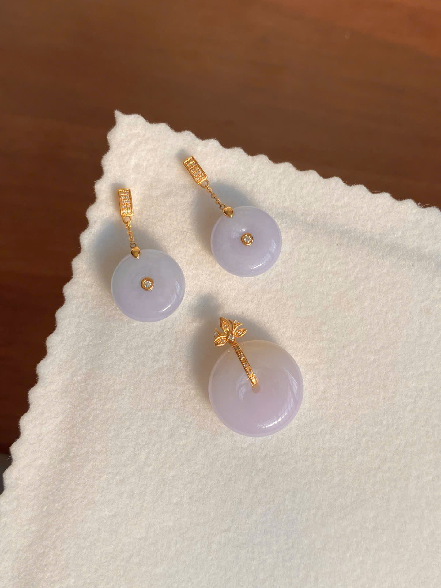 Mặt dây+Bông tai Đồng bình an ngọc Jadeite A vàng 18K