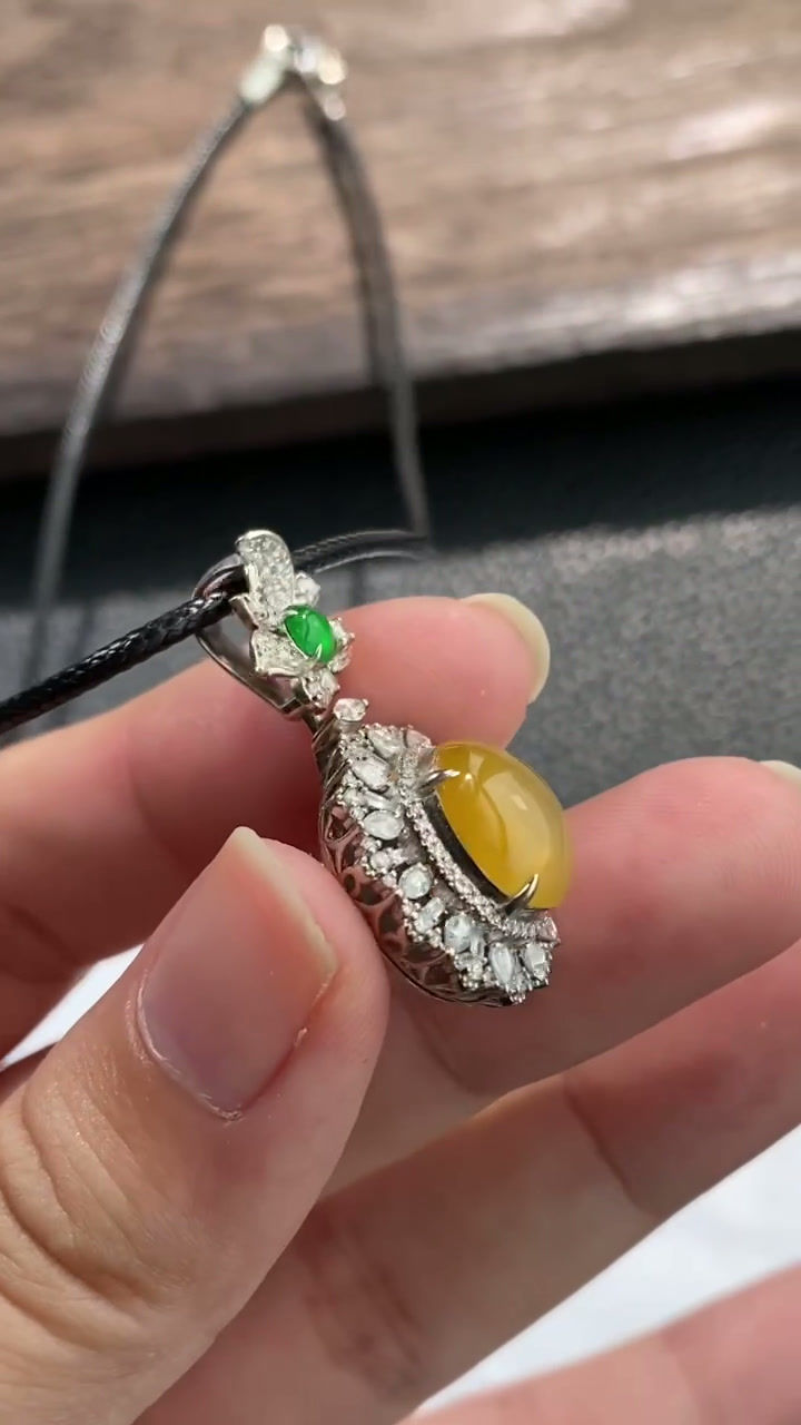 Hình thu nhỏ: Mặt dây chuyền Cabochon ngọc Jadeite A vàng 18K