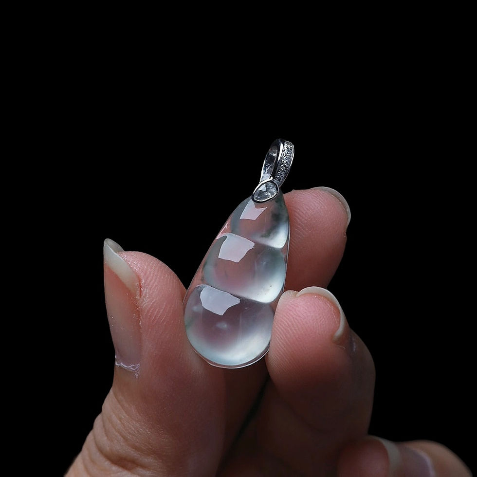 Mặt dây chuyền Phúc đậu Jadeite A vàng 18K