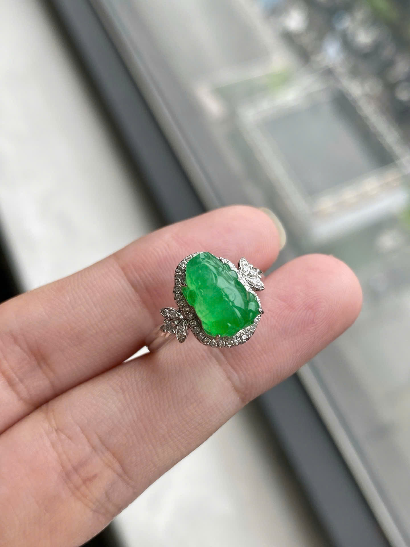 Nhẫn Tỳ hưu ngọc Jadeite A vàng 18K