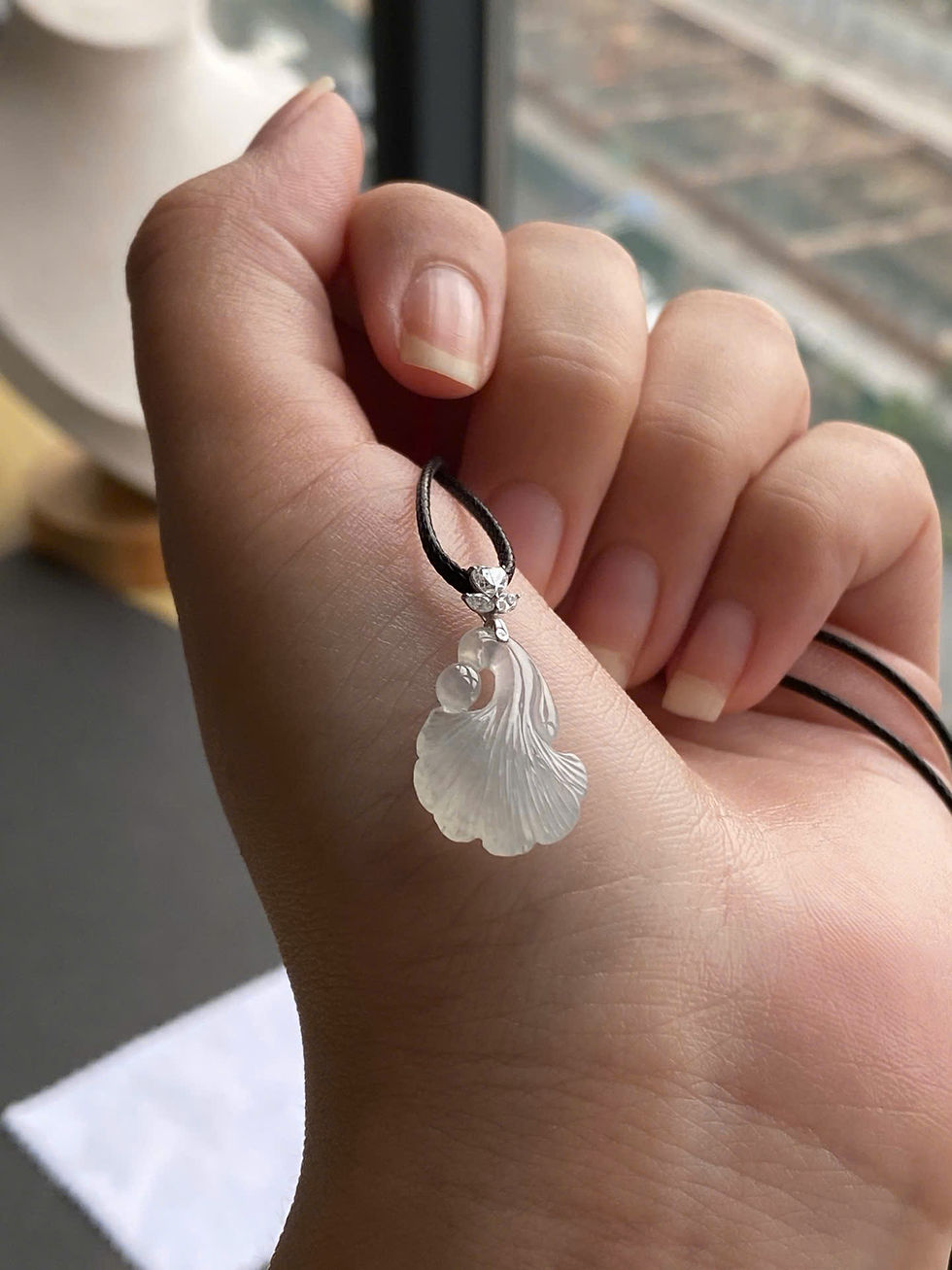 Hình thu nhỏ: Mặt dây chuyền Lá ngân hạnh ngọc Jadeite A vàng 18K
