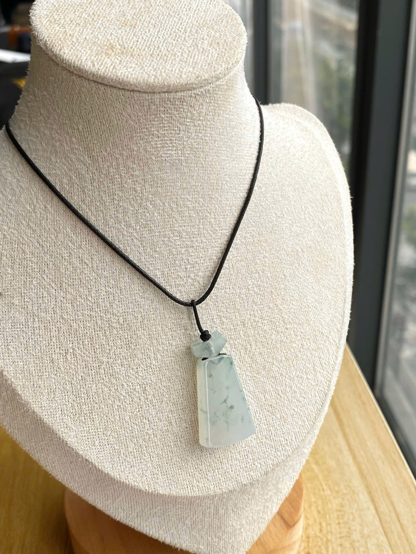 Mặt Vô sự bài ngọc Jadeite A