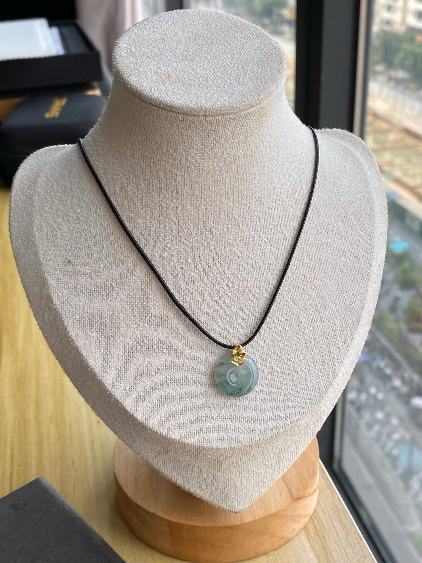 Mặt dây chuyền Đồng bình an ngọc Jadeite A vàng 18K