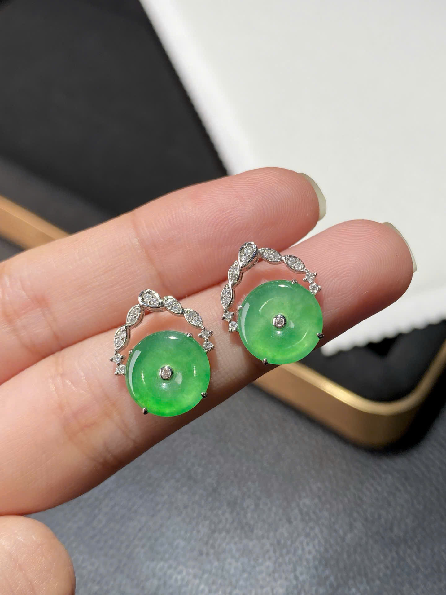 Bông tai Đồng bình an ngọc Jadeite A vàng 18K