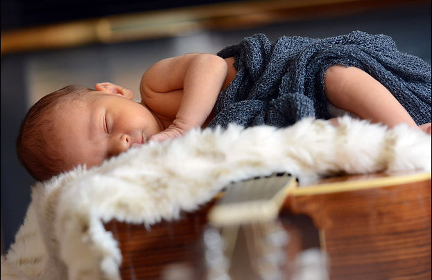 wix portrait levi guitar_0711.jpg