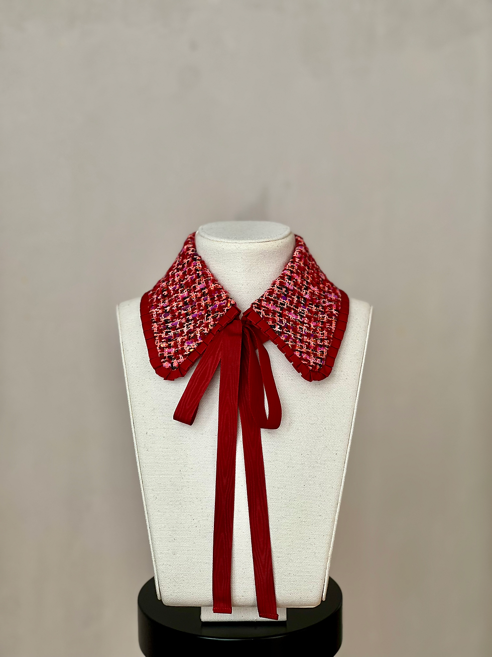 LÍMEČEK TWEEDOVÝ ČERVENÝ