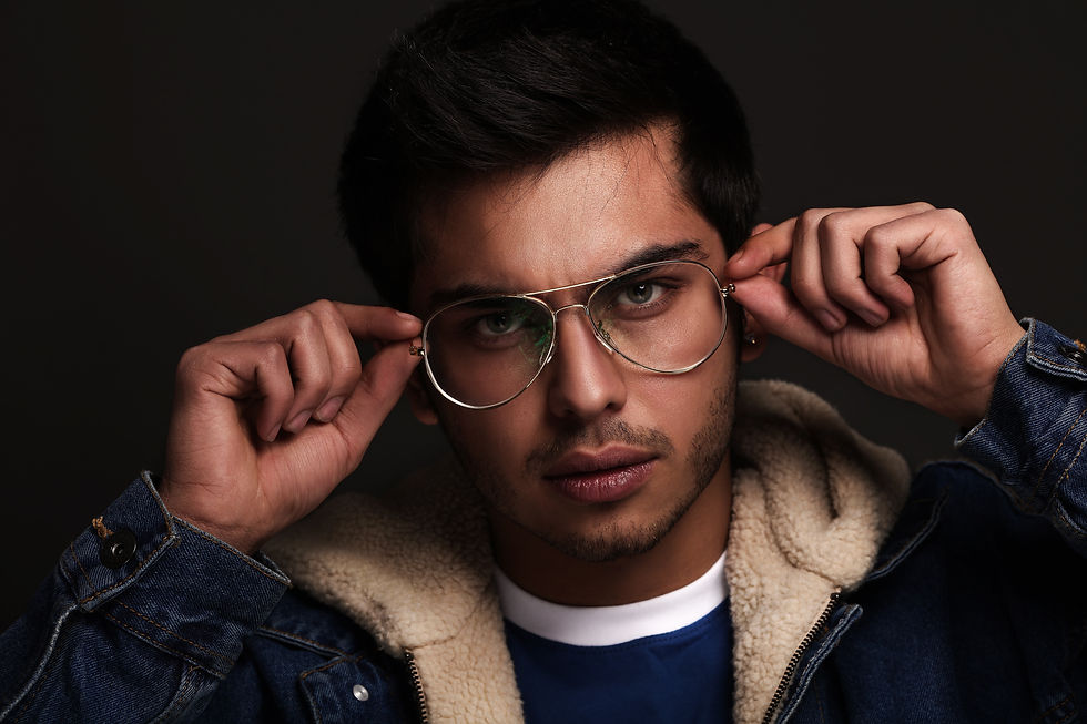 8 tendências de óculos masculino para o inverno 2023