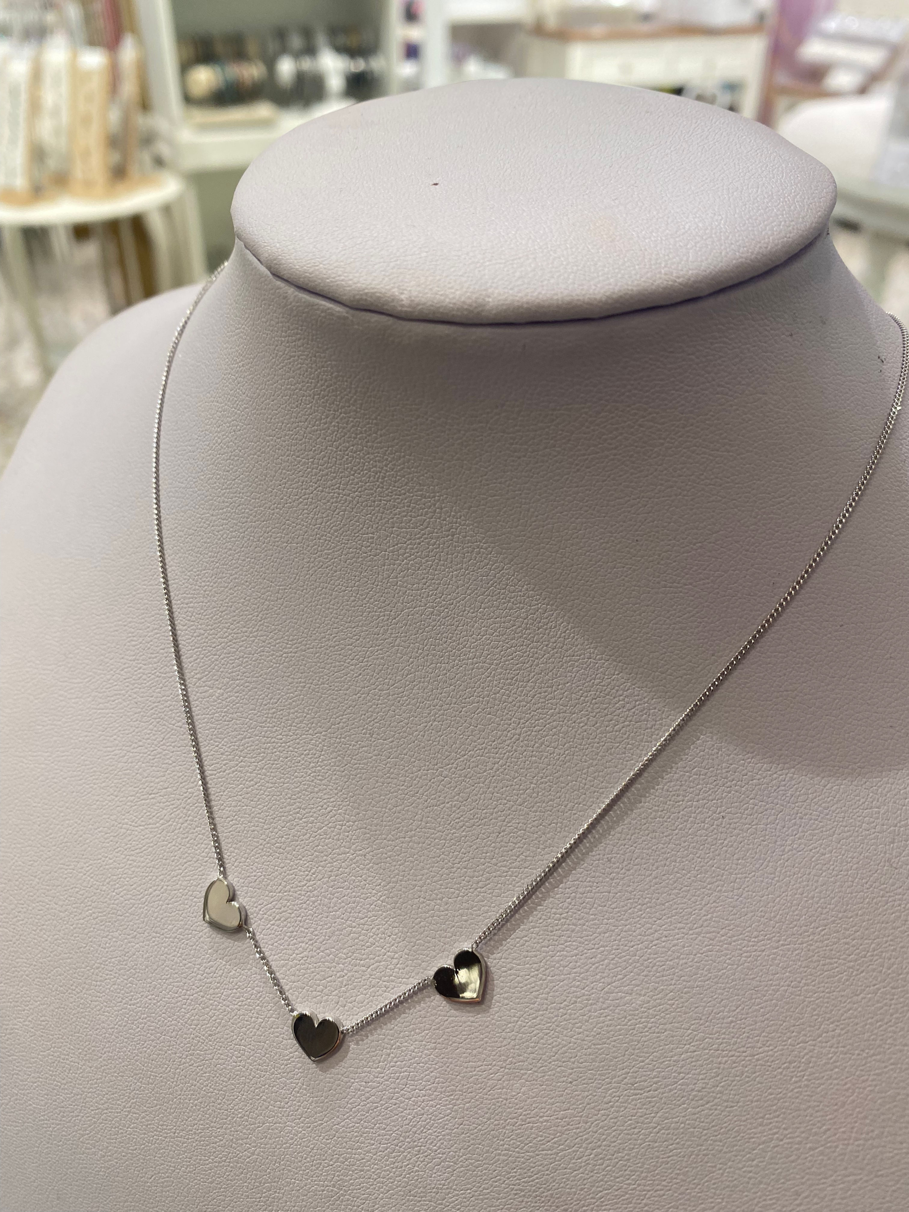 Collana girocollo tre elementi in linea