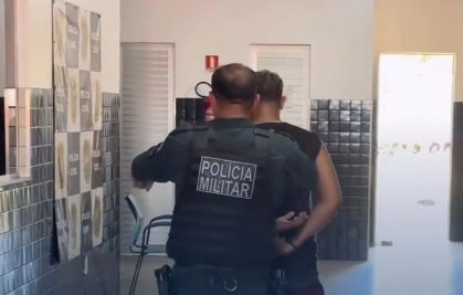 Motopatrulhamento prende homem em flagrante por tráfico de drogas em Quatro Bocas