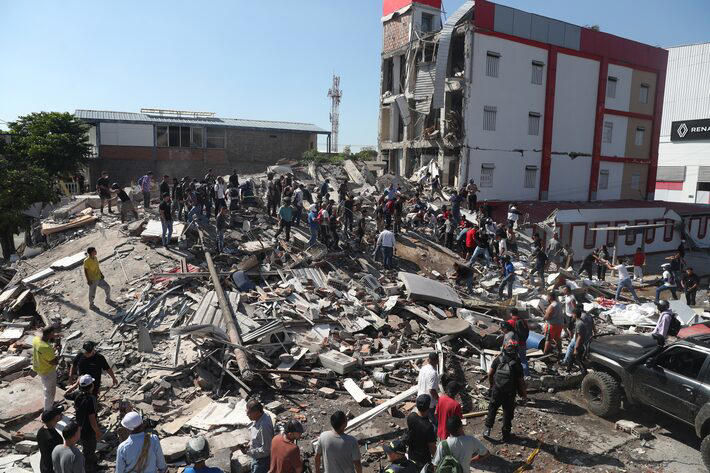 Terremoto de magnitude 7,4 deixa mais de 200 mortos e milhares de desaparecidos na Colômbia