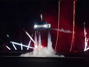 Tesla apresenta carro voador com tecnologia da SpaceX; saiba quando chega ao mercado