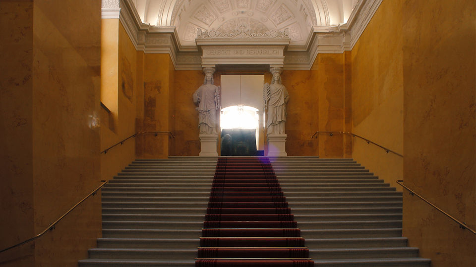 Über die gelbe Treppe gelangten unsere Zuschauer zu unserem Theater.