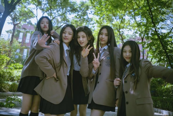 NewJeans (Credits: ADOR)