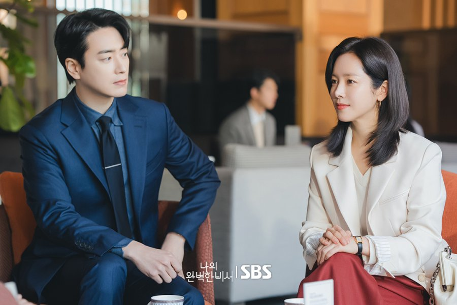 https://www.dojeonmedia.com/post/love-scout-delivers-a-gender-reverse-twist-on-what-s-wrong-with-secretary-kim-starring-han-ji-mi