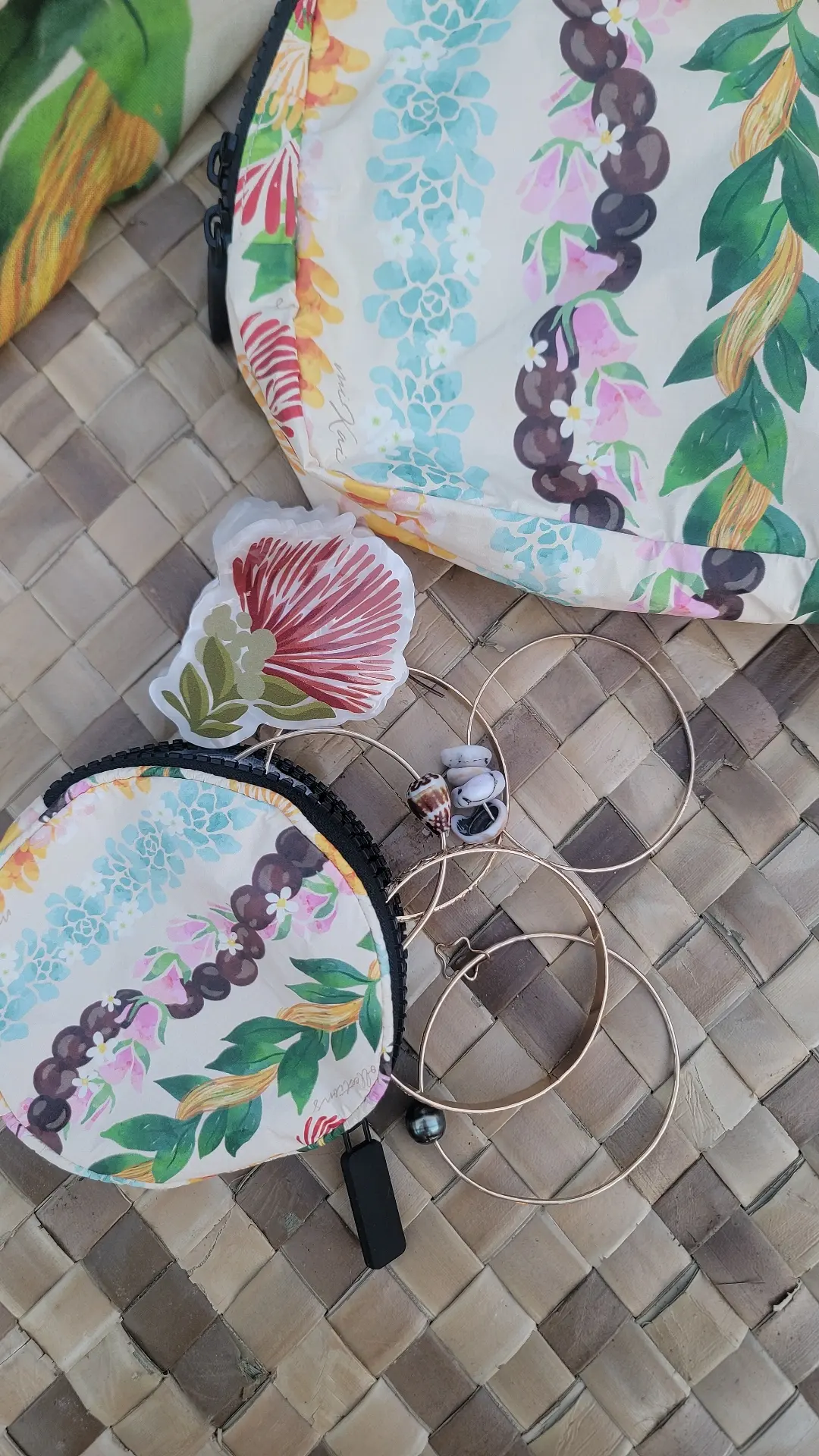 Lei of Hawai'i Mini Circle Pouch