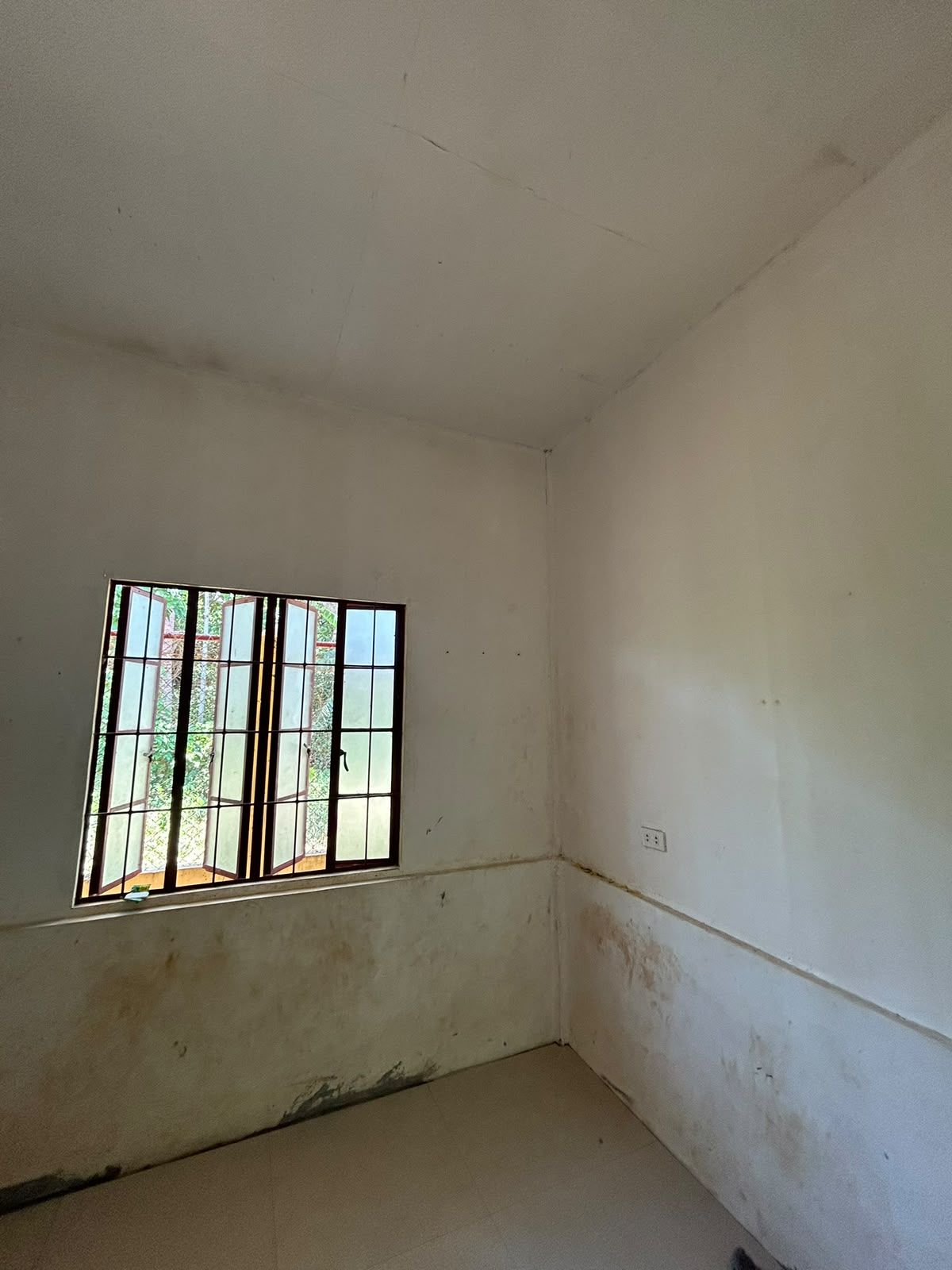 Bedroom before the renovation, bare walls and floor