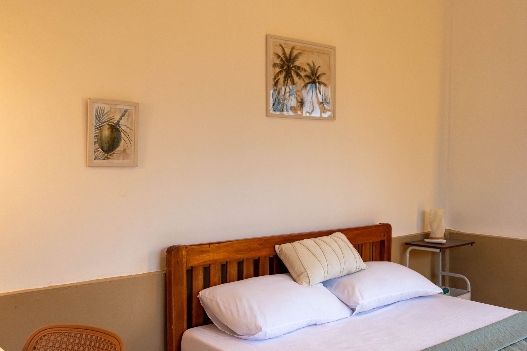 Coconut room with a double bed and palm prints