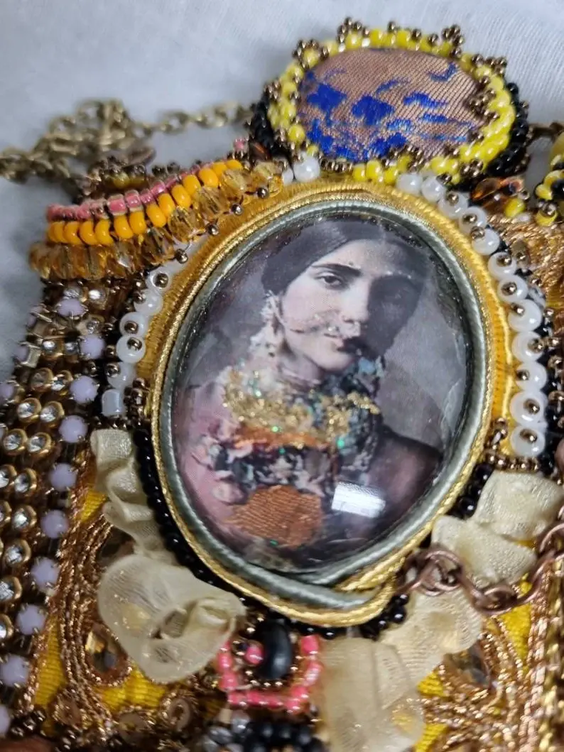 Miniature : Collier La vie yellow comme un voyage infini
