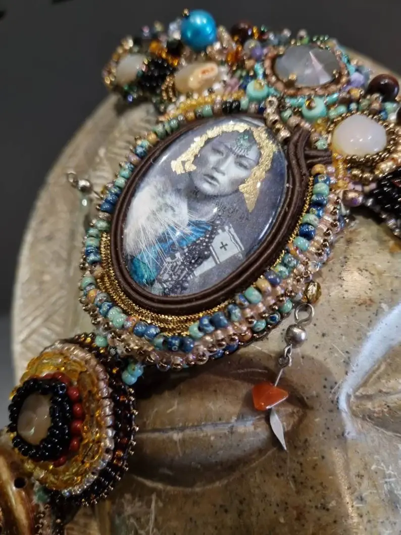 Miniature : Collier série les femmes sont sur la terre - Dihya
