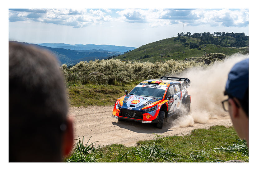 Neuville a levantar poeira.