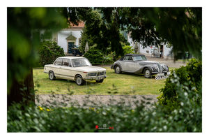 BMW 2002 e 328 na entrada do Wine & Classics