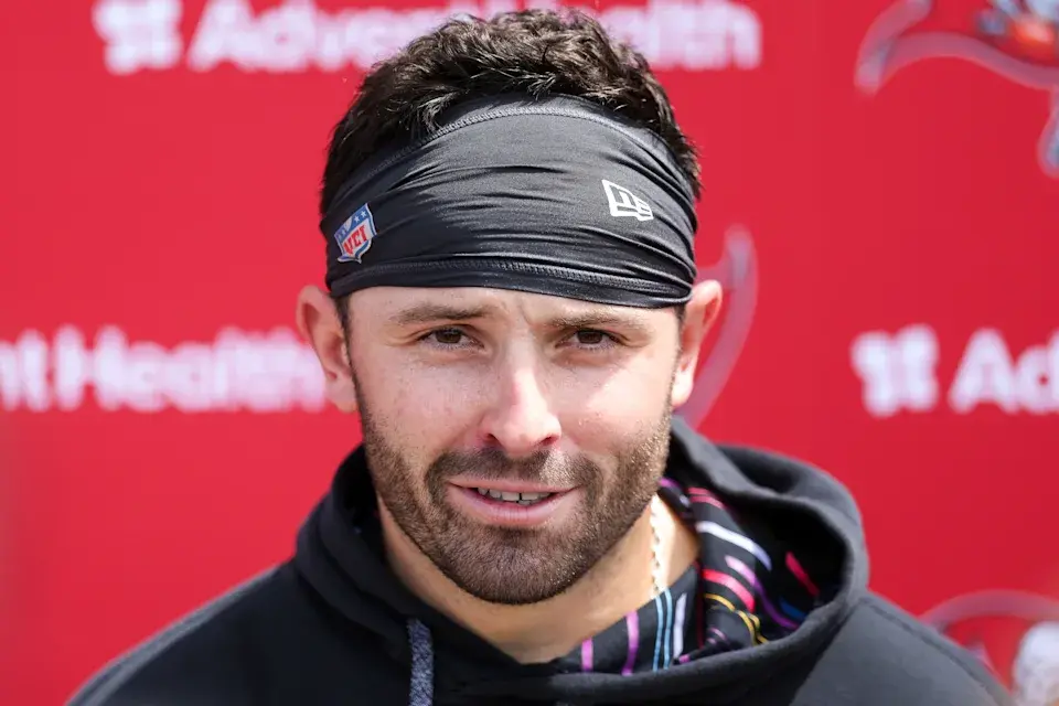 Baker Mayfield surprises OU football walk-on Jakeb Snyder with scholarship