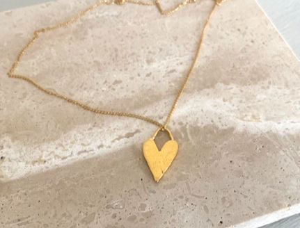 Thumbnail: Gold heart necklace