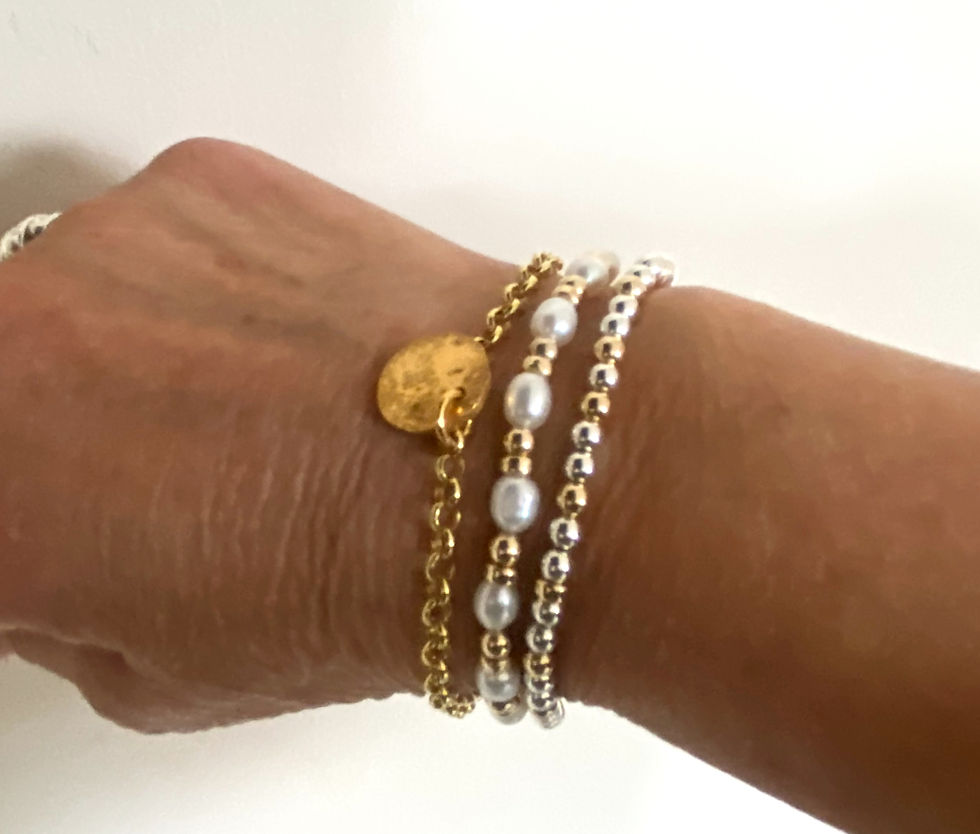 Thumbnail: Gold charm bracelet