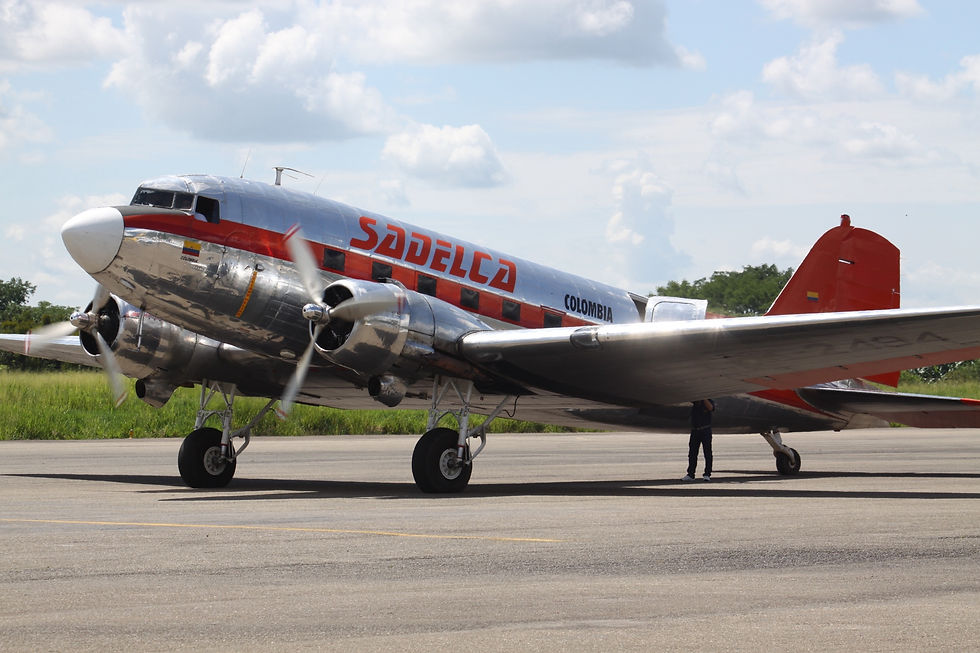 HK-2494_Douglas_DC-3_SADELCA_(7496097304