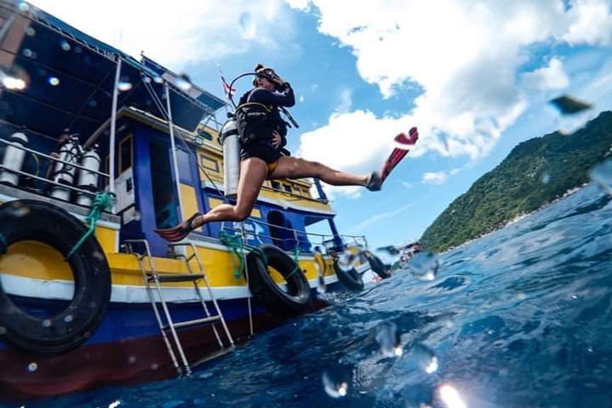 scuba diving kohnextion koh tao.jpeg