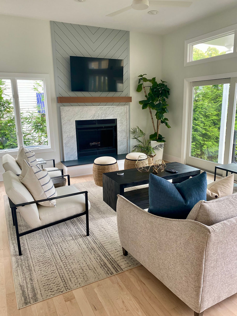 FURNITURE AND DECOR
