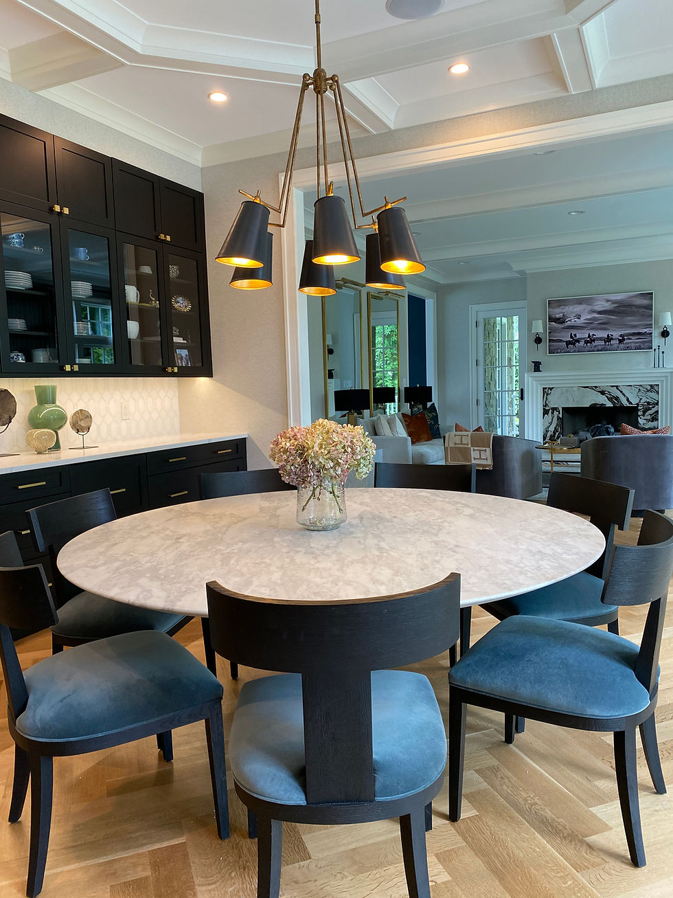 FURNITURE AND DECOR