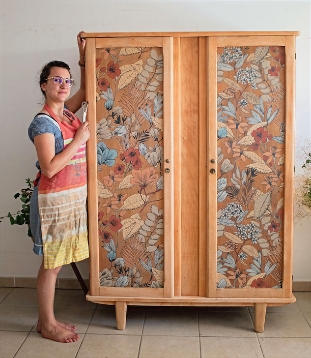 armoire motif peint a la main