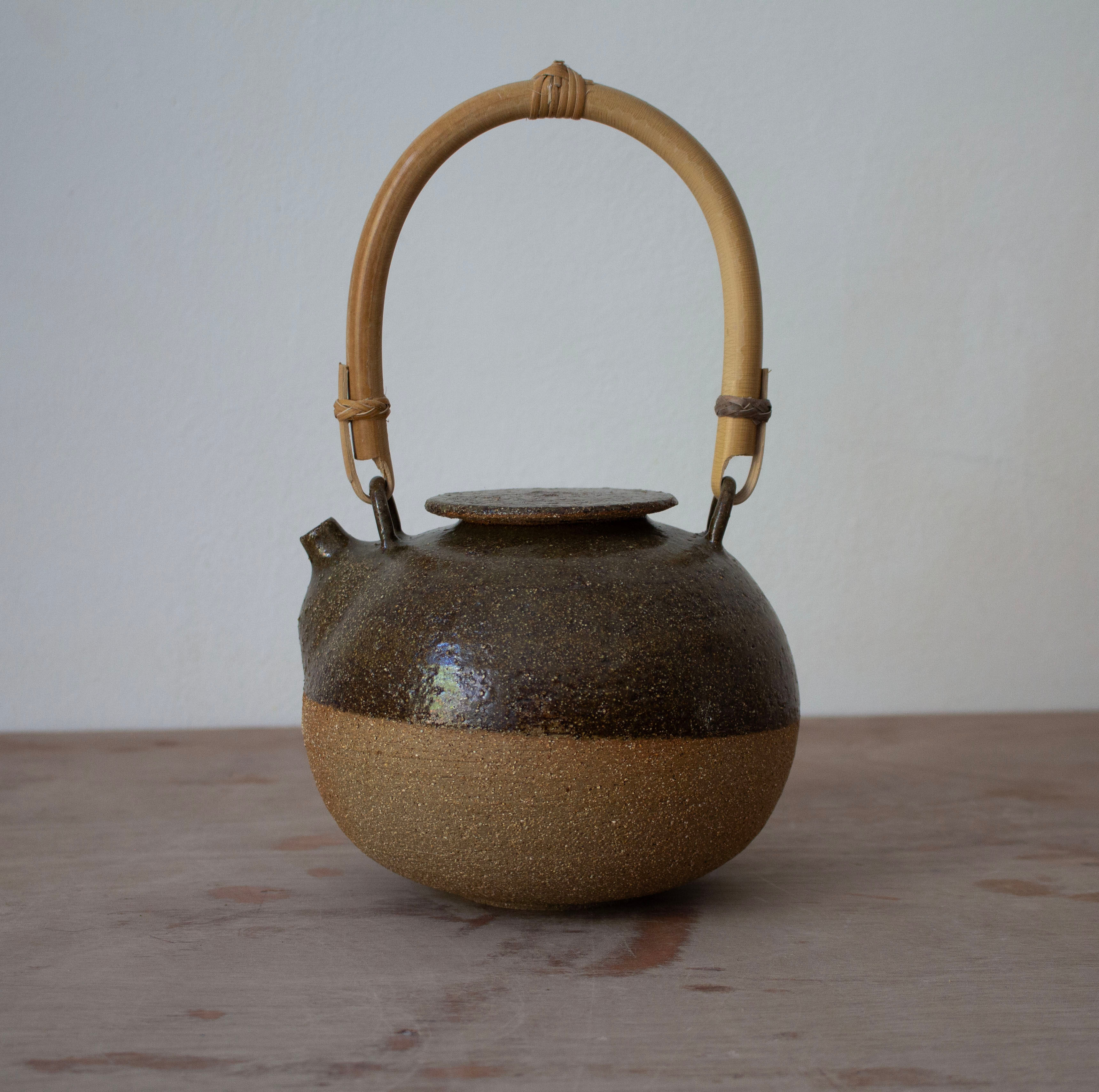 Round teapot